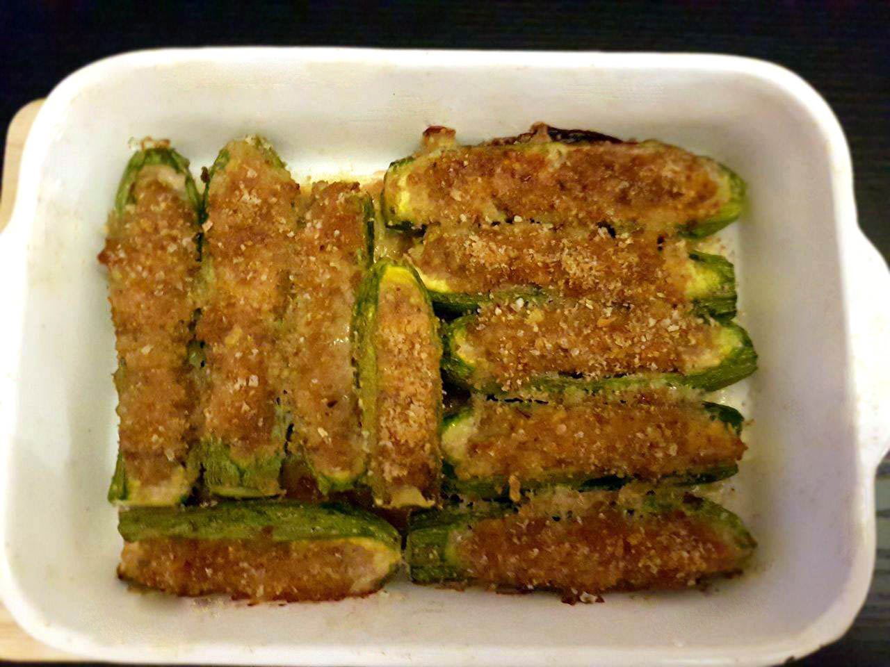 Zucchine ripiene gratinate in forno _ VinoStevenGY _ ricetta, carne, macinato, prosciutto cotto, uova, parmigiano, pan grattato,