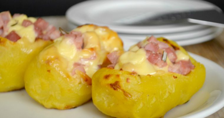 Barchette di patate al forno con prosciutto e formaggio