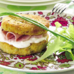 hamburger-di-patate-farcito-al-prosciutto-cotto-e-stracchino-preparazione-rostivendolo-StevenGY