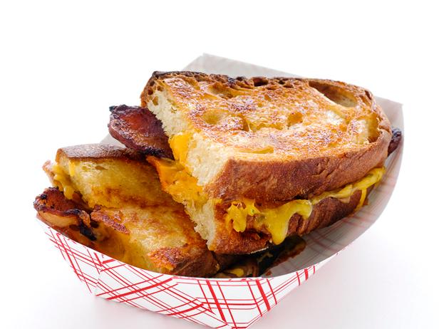Panino fritto alla birra ricetta -pane bacon cheddar - il rostivendolo - StevenGY