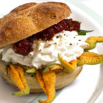 Rosetta tre colori, spuma ricotta, fiori di zucca,pomodori - ricetta - Rostivendolo-StevenGY