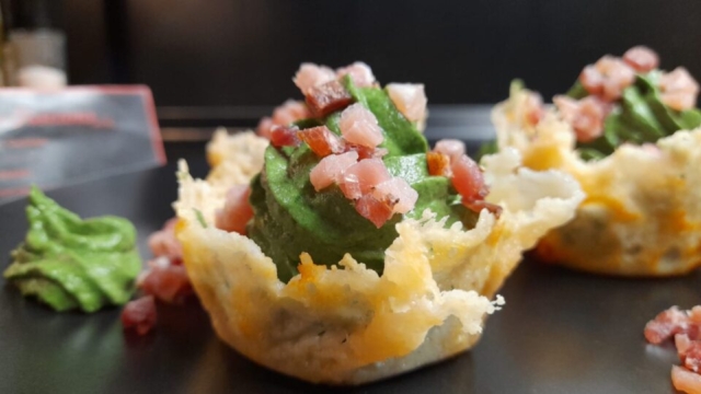 ricetta natalizia, aperitivo, antipasto, Cestini di Parmigiano con Crema di Spinaci e ceci