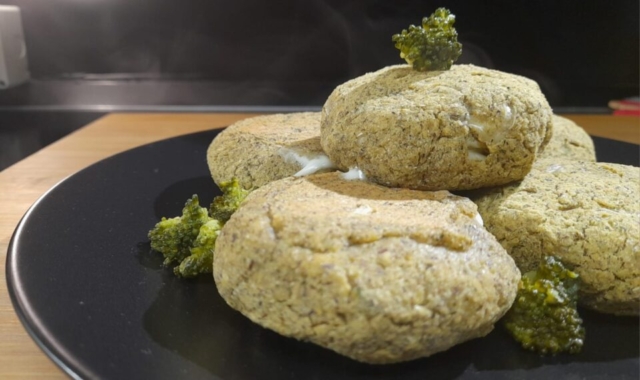 Ricetta focaccine di broccoli e patate ripiene di formaggio