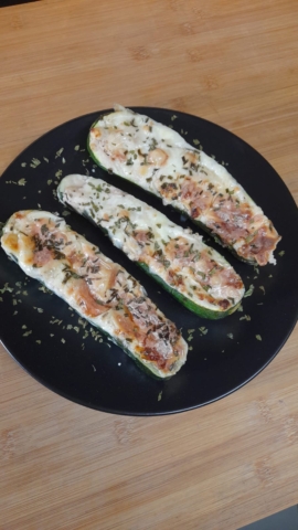 ricetta zucchine ripiene di salsiccia e formaggi