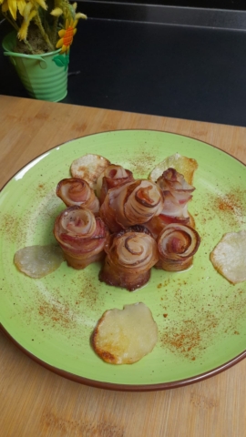 ricetta aperitivo, antipasto, roselline con rigatino, pancetta e patate