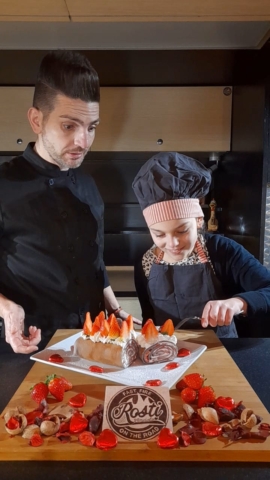 Ricetta Rotolo di crepes con panna e fragole - san valentino