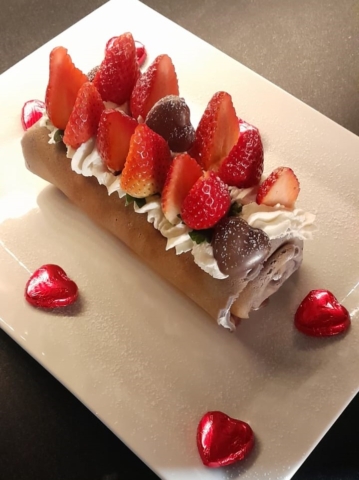 Ricetta Rotolo di crepes con panna e fragole - san valentino
